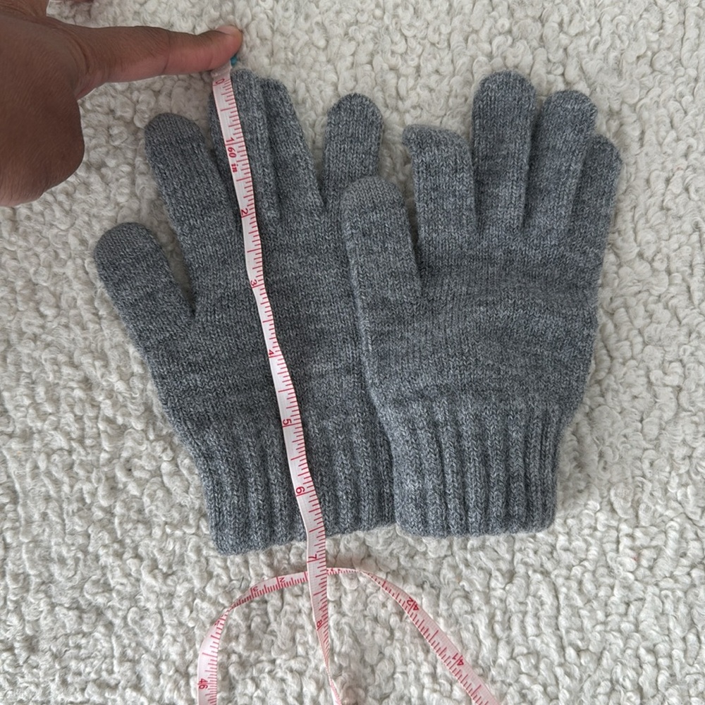 Kids gray gloves